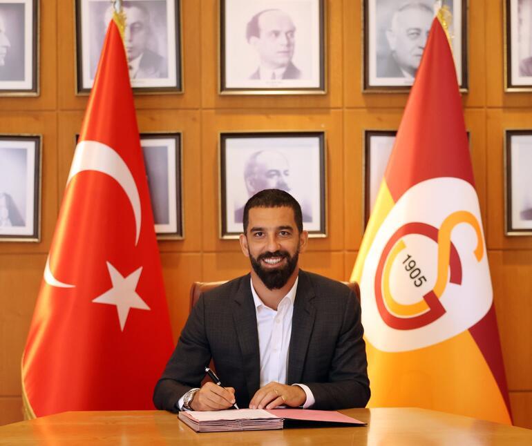 Son dakika haberi... Arda Turan Galatasarayda kaldı Yeni sözleşme...