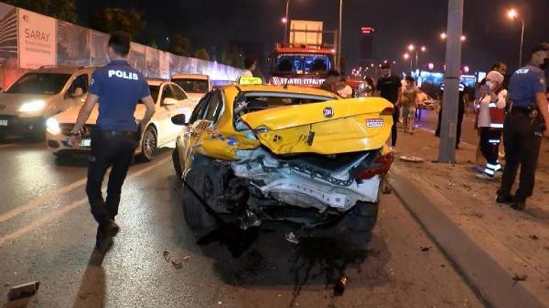 توقفوا لمساعدة السائق الذي تعرض لحادث ، وكانوا متورطين في الحادث: 5 جرحى