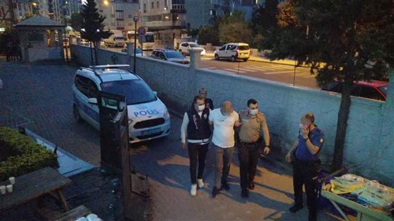 Maske olmadan hapşırdığı için bıçakladı Gözaltına alındı