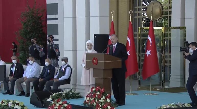 Son dakika haberi: Cumhurbaşkanı Erdoğandan 15 Temmuz töreninde net mesaj: Darbeciler karşımıza dikilseydi...