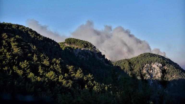 Mersin Aydıncıktaki orman yangınına müdahale sürüyor