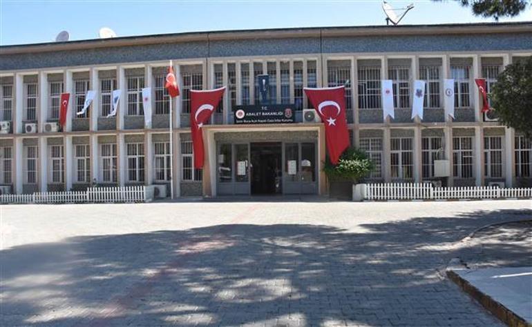 Türkiyenin en büyük cezaevlerinden biriydi... Buca Cezaevi kapatıldı