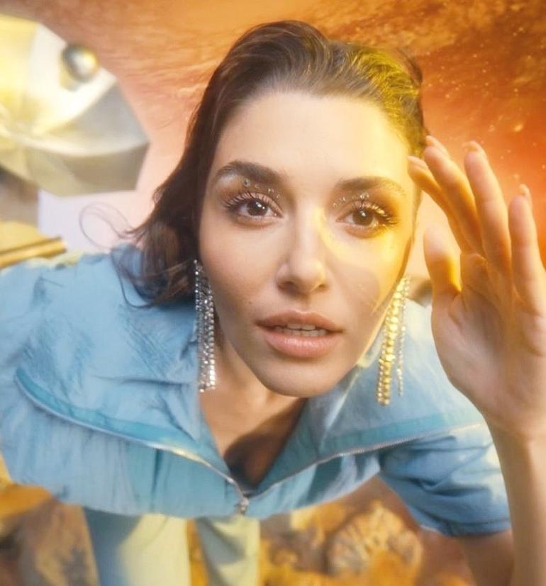 Esra Oflaz, zor günleri atlattı