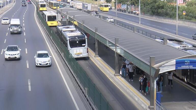 İstanbulda metrobüs yolunda şaşırtan görüntü