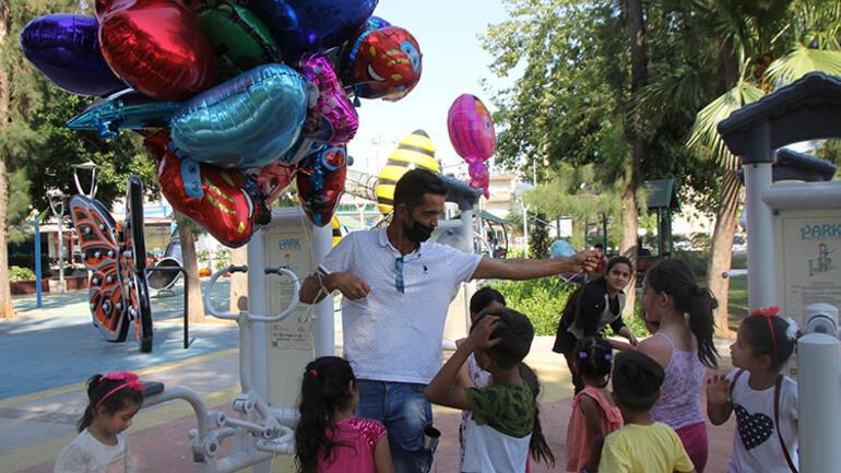 Antalyada yürek burkan olay Balonları tek tek çocuk mezarlarına bağladı