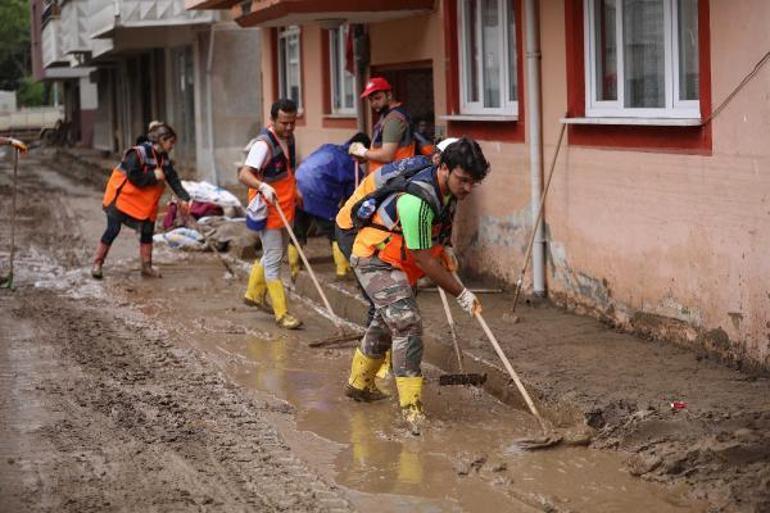 Artvinde seferberlik Sel afetinin izleri silinmeyi çalışılıyor