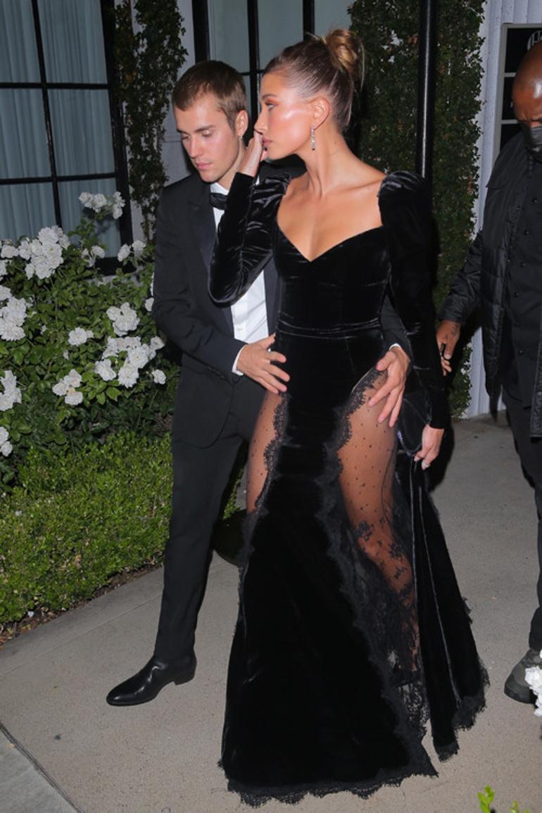 Justin Bieber ve Hailey Baldwin Bieber geleneği bozmadı: Şeffaf yırtmacı böyle korudu