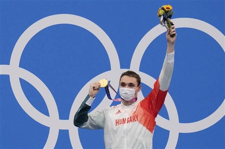 Macar yüzücü Milak, Erkekler 200 metre kelebekte Michael Phelpse ait rekoru kırarak altın madalya aldı