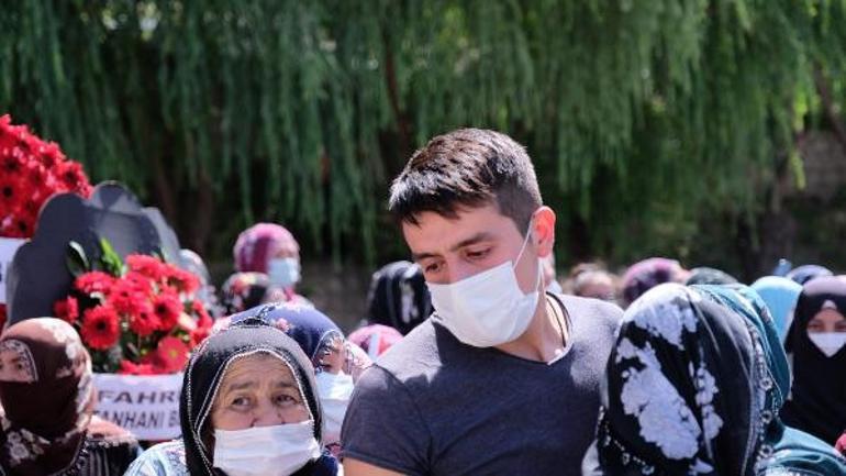 Şehit uzman çavuş Sergen Güçlüer son yolculuğa uğurlandı... Duygulandıran fotoğraf