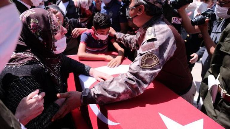 Şehit uzman çavuş Sergen Güçlüer son yolculuğa uğurlandı... Duygulandıran fotoğraf