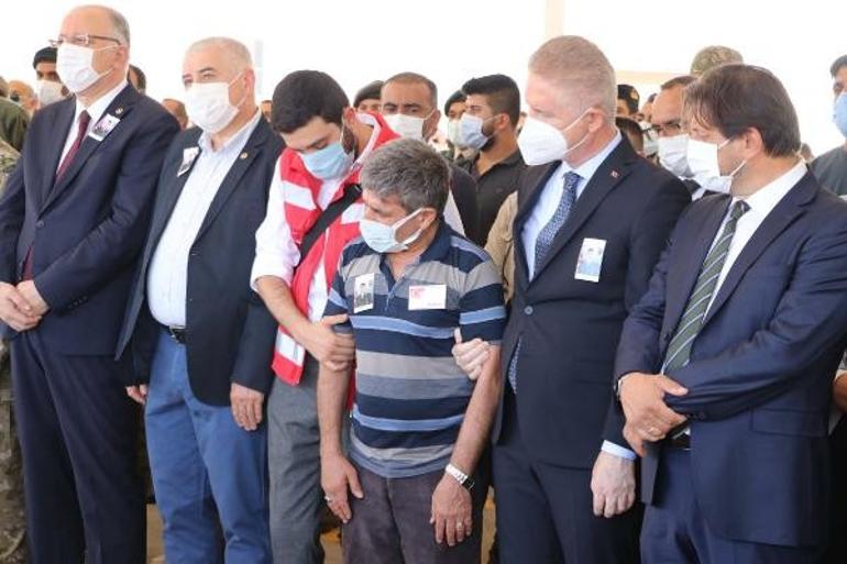 Şehit Piyade Teğmen Ali Rıza &Ouml;zc&uuml;c&uuml;k g&ouml;zyaşlarıyla son yolculuğuna uğurlandı