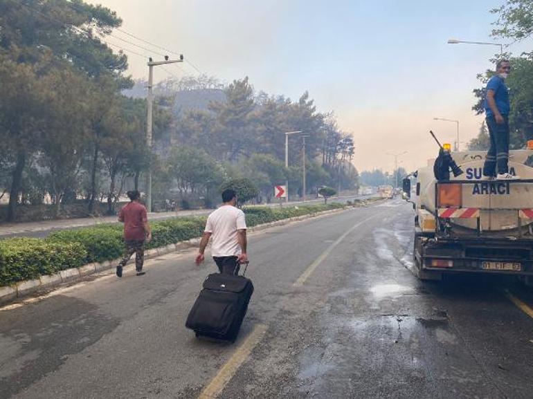 Son dakika: Marmaristeki orman yangını Bir kişi hayatını kaybetti, bölgeden dehşet verici kareler geliyor...