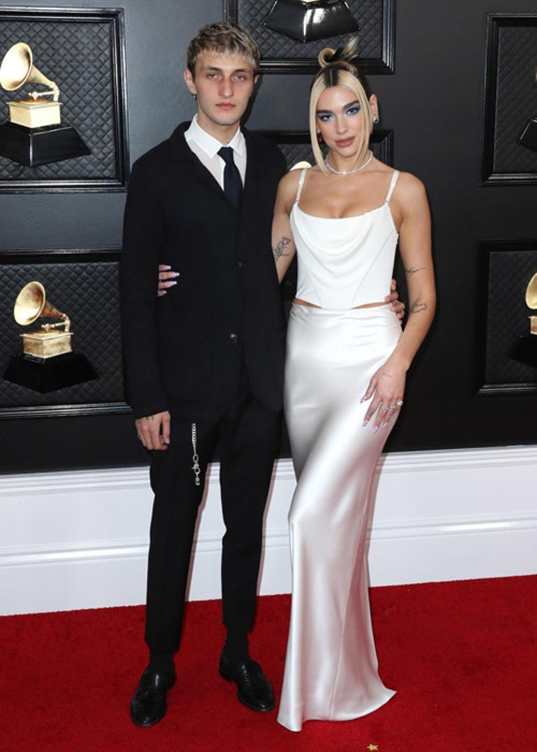 Dua Lipa ile Anwar Hadid el ele denize atladı: Annesinden mesaj geldi