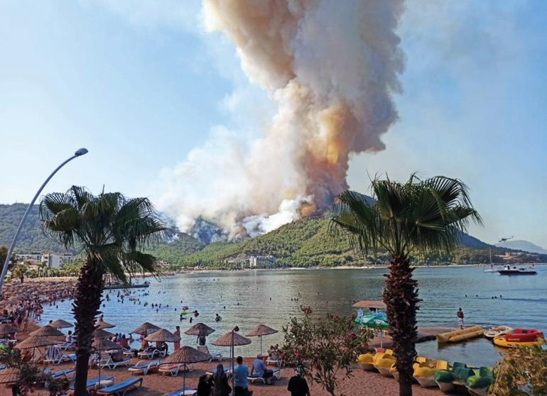 Yangın manzarasında tatile devam etmek