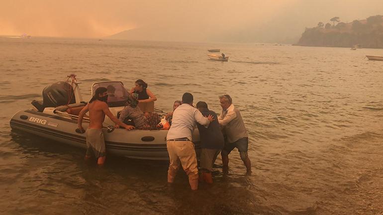 Son dakika... Bodrum Mazıköyde yangın yerleşim bölgesine giriş yaptı Evler alevler arasında kaldı