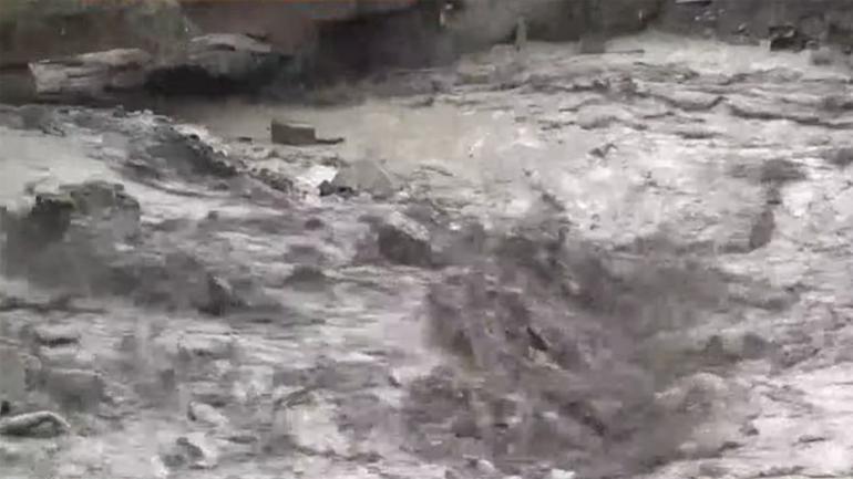 Son dakika... Dereler taştı, evler boşaltıldı Vanın Başkale ilçesini sel vurdu