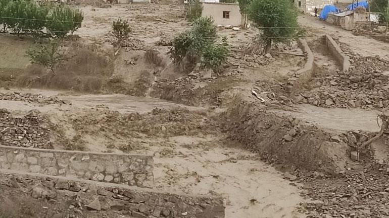 Son dakika... Dereler taştı, evler boşaltıldı Vanın Başkale ilçesini sel vurdu