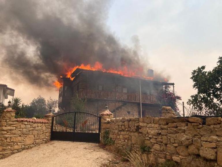 Son dakika... Manavgata bağlı Sırtköyde alevler 20 metreyi buldu, acı haber geldi Yusuf Demirli yardım götürmek isterken hayatını kaybetti