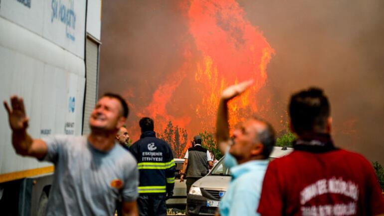 Son dakika... Sırtköydeki yangında son durum... Dün akşamdan beri sürüyor Alevlerin büyüklüğü 20 metreyi buldu...