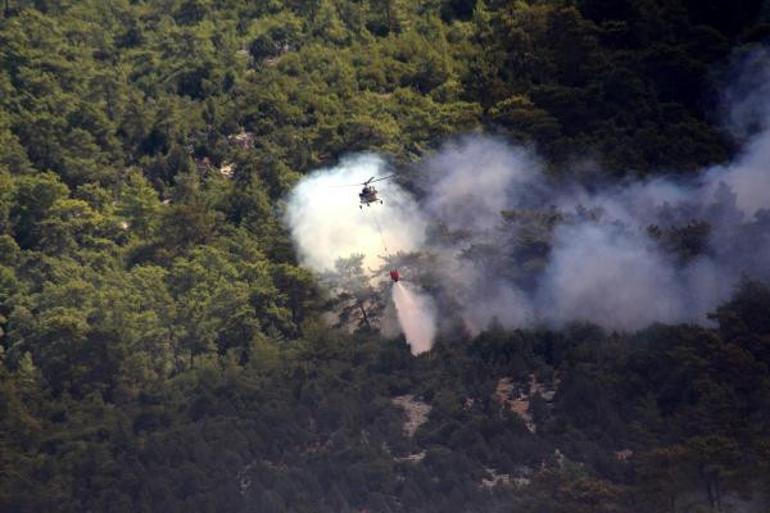 Son dakika... Antalya Beydiğindeki yangın devam ediyor Alevler hızla ilerliyor, 2 mahalle tehdit altında