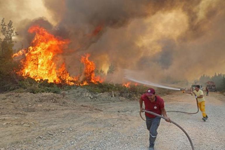 Son dakika... Antalya Beydiğindeki yangın devam ediyor Karadan müdahale edilemiyor