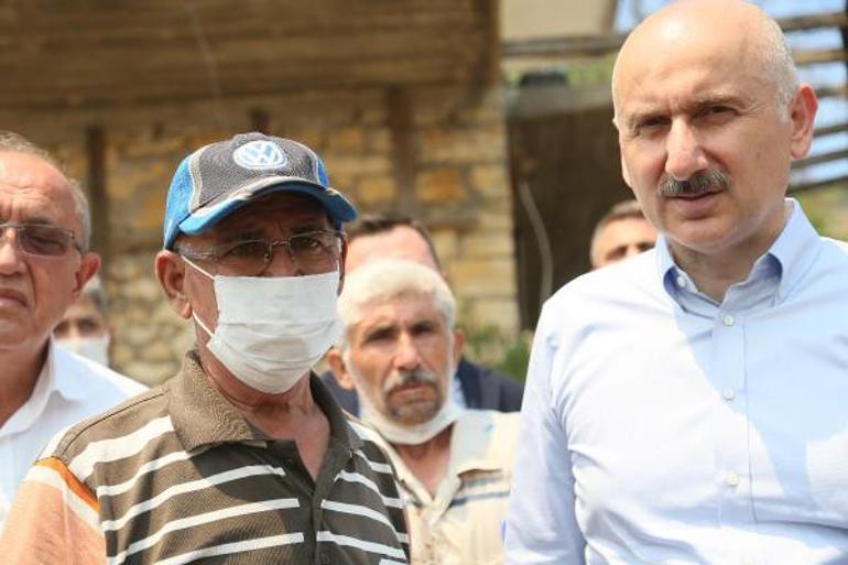 Sırtköyün muhtarı Mehmet Çil, Ulaştırma Bakanına yangını anlatırken gözyaşlarına boğuldu: Kozalaklar el bombası gibi patladı