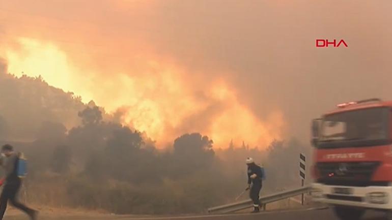 Hisarönü yangına teslim oldu… Ekipler uyarıyor, bölge halkı evlerini terk ediyor