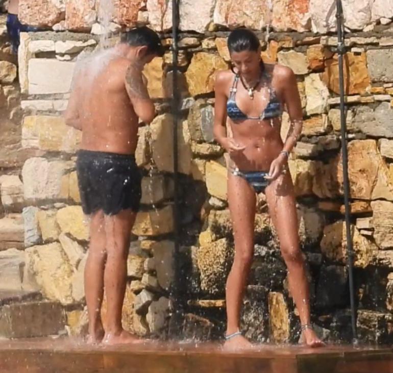 Berrak Tüzünataç Çeşmede