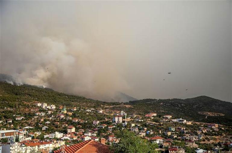 Gündoğmuştaki yangın kara yoluna ilerliyor, ilçe merkezine giriş kapatıldı Bölgedeki durum telsiz konuşmalarına da yansıdı