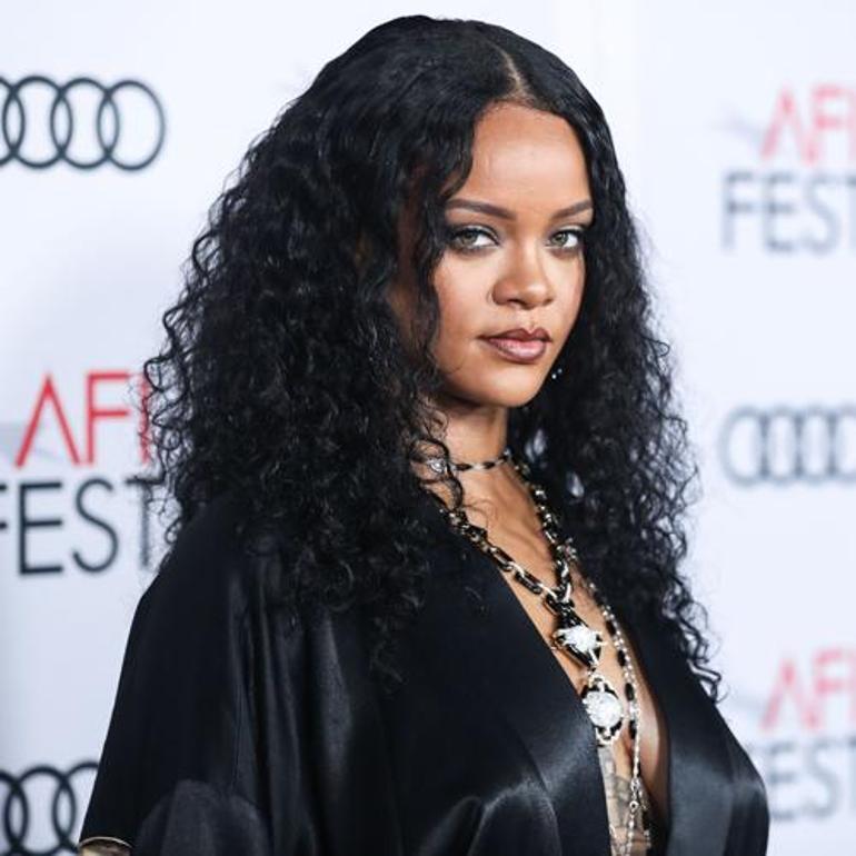 Rihanna milyarderler listesine girdi