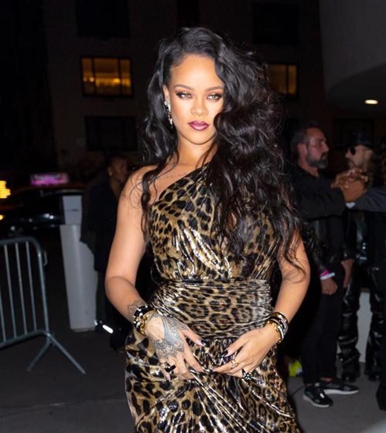 Rihanna milyarderler listesine girdi