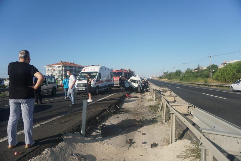 Tekirdağda korkunç kaza Servis minibüsü, önündeki otomobile çarptı: 2 ölü, 4 yaralı