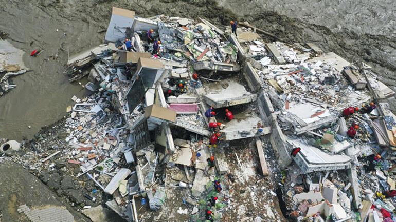 Sel değil deprem gibi Taşan dere evleri yuttu: 17 ölü, 1 kayıp