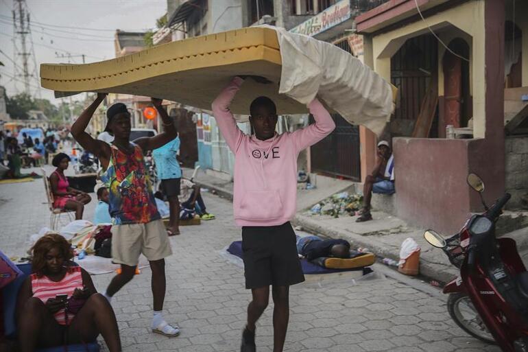 Son dakika... Haitide 7.2 büyüklüğünde deprem: Can kaybı 724e yükseldi