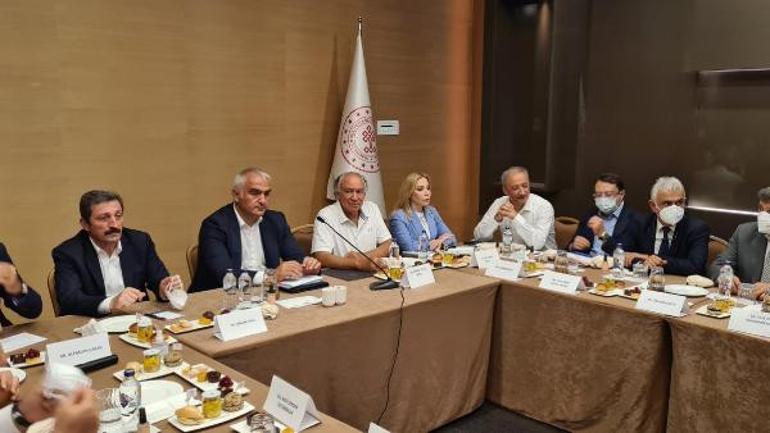 Bakan Ersoy, Marmariste turizmcilerle buluştu
