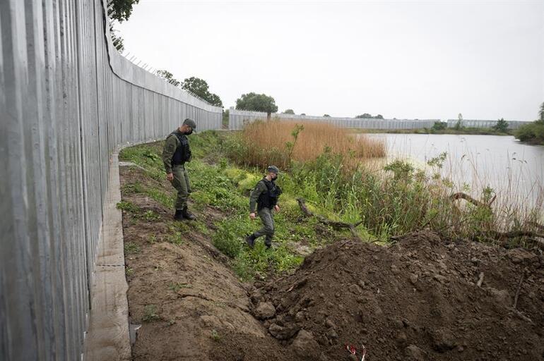 Φόβος για εισροή μεταναστών: Η Ελλάδα έχει χτίσει τείχος 40 χιλιομέτρων στα τουρκικά σύνορα