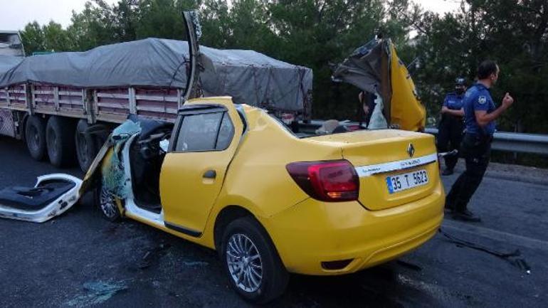 İzmirde feci kaza Kazakistanlı kadın öldü, 2 ağır yaralı