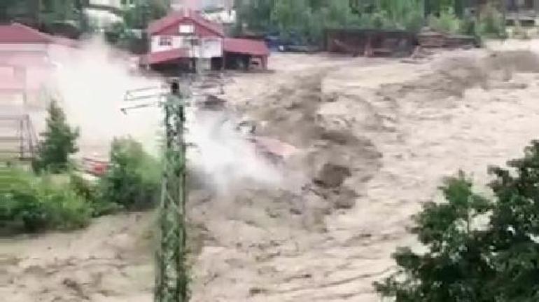 Selde kereste fabrikasının yıkılma anı kamerada