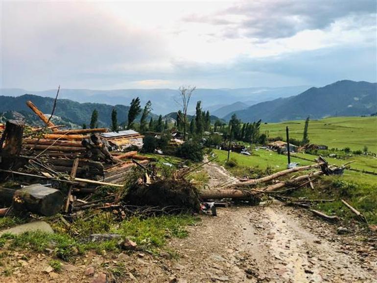Son dakika... Artvinin Şavşat ilçesinde fırtına ve hortum kâbusu Hasar gün ağarınca ortaya çıktı