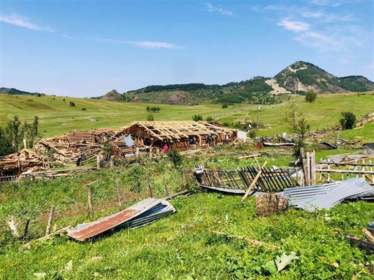 Son dakika... Artvinin Şavşat ilçesinde fırtına ve hortum kâbusu Hasar gün ağarınca ortaya çıktı