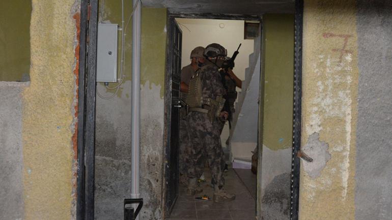 Adanada torbacılara yönelik operasyon Gözaltılar var...