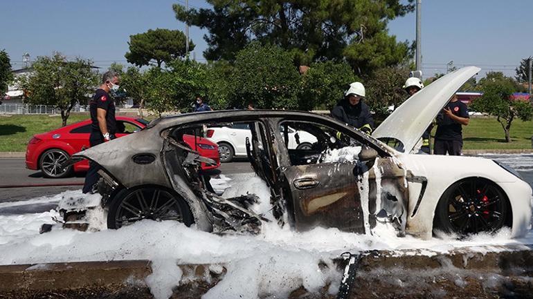 Antalyada lüks otomobil yarım saatte kullanılmaz hale geldi