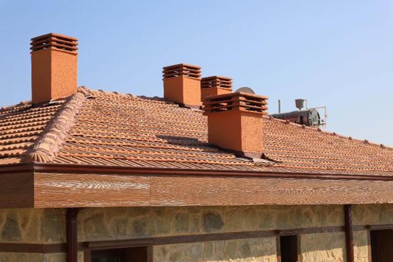 Ölümden dönen yaşlı çiftin, örnek proje olan yangına dayanıklı evi 15 günde bitti