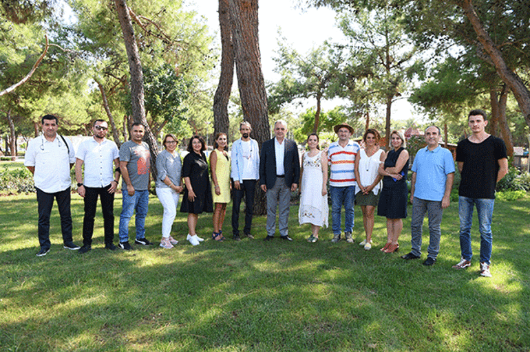 OLASI BİR SEL BOĞAÇAYINI GÖTÜRÜR