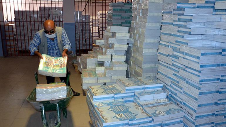 Okullarda dikkat çeken hazırlık Ders kitapları sıralara konulmaya başlandı