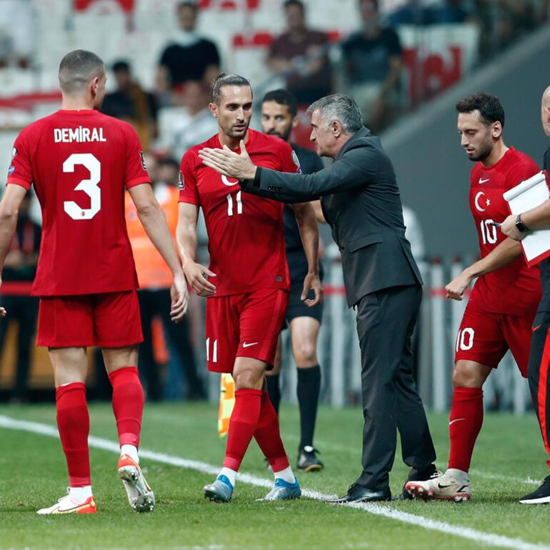 Türkiye - Karadağ maçı sonrası spor yazarları ne dedi Bunun adı felaket, milli takım...