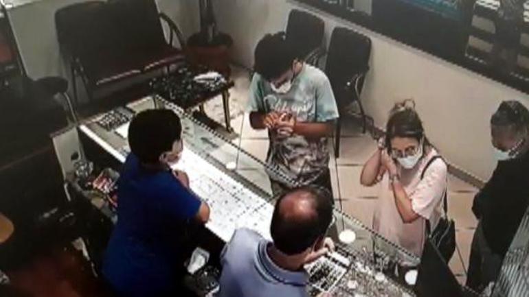 Müşteri gibi girdi, 10 bin liralık bilezik çaldı Böyle yakalandı