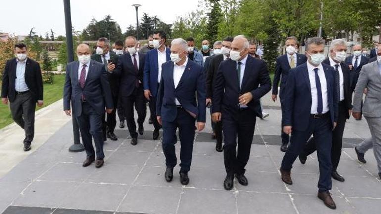 Binali Yıldırım ve Bakan Kurum, Trabzon’da millet bahçesini gezdi