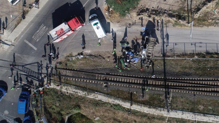 Tekirdağ Ergenede korkunç kaza Tren minibüse çarptı: 6 ölü