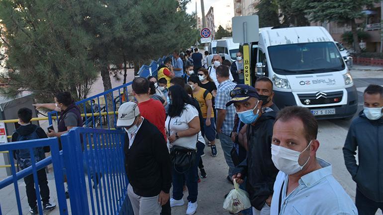 Edirnede okul önünde bekleyen velilere şaşırtan anons
